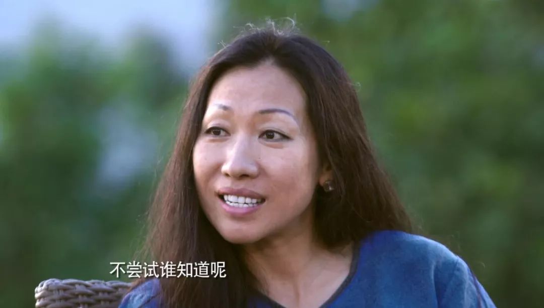 29岁不当记者，追随德国老公守护雨林，两女儿宛如天使，可不上学