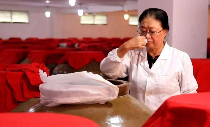 喝酒头晕不一定是酒精的“锅”,还有3点不能忽视,早了解早受益