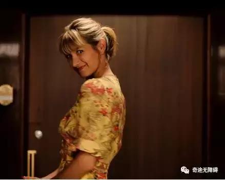 我，一个风流倜傥的多金富商，爱上了一个残疾人