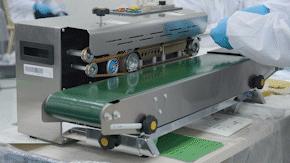 央视新闻联播比亚迪口罩,五菱口罩上央视新闻联播