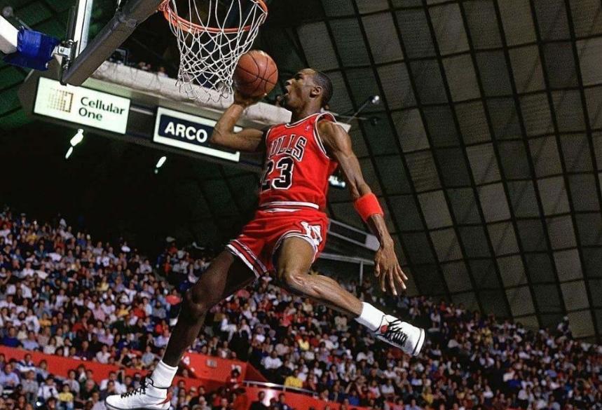 84年耐克签约乔丹，开出3大难题，为何一年后就后悔了？