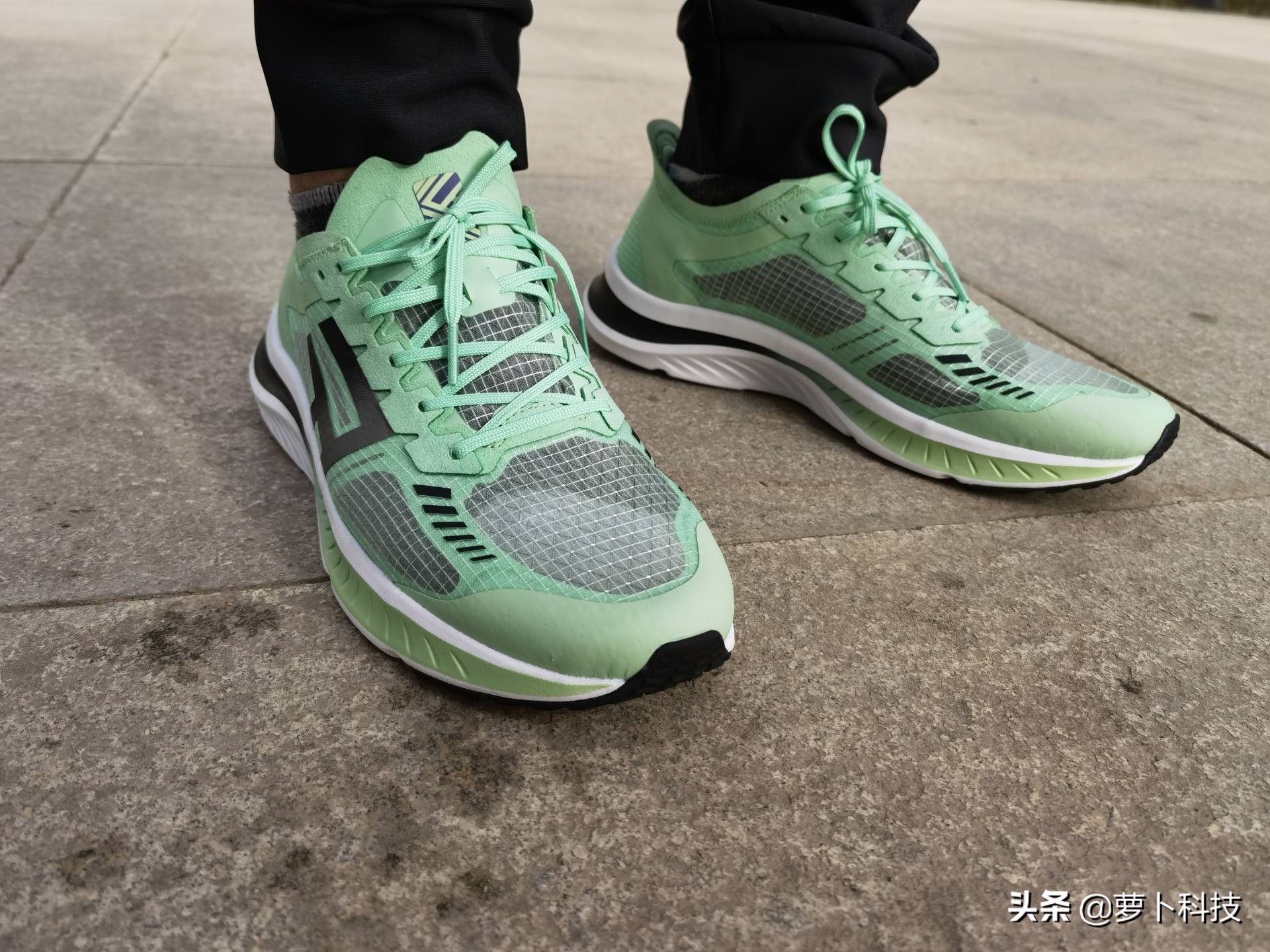 米家freetie轻云缓震竞速跑鞋,freetie轻云跑步鞋和云弹跑步鞋