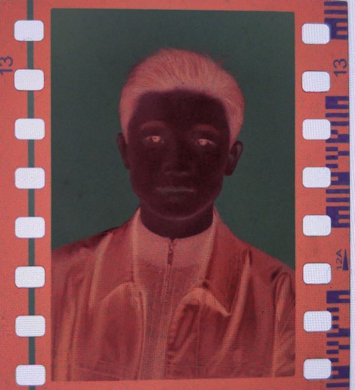 胶片怎么用手机扫描成电子版,老式底片怎么变成电子版的