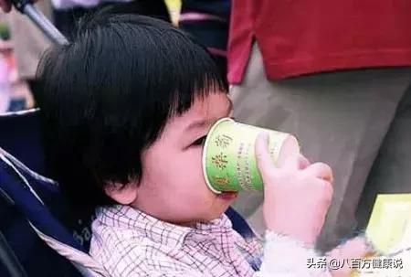 炎炎夏日，喝凉茶下火虽好，但喝不对可能就喝出个肾衰竭