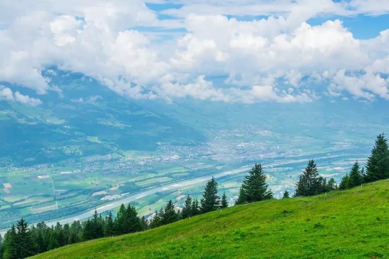 放在地图上很难找到的10个国家,地图上小到看不见的地区