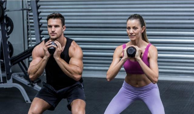 哑铃深蹲你真的会做吗？3个方面分析，帮你精准刺激腿部肌肉