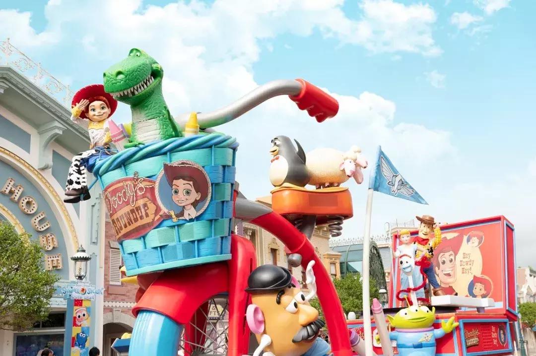 让全家人流连忘返的香港迪士尼，到底有什么魔力？