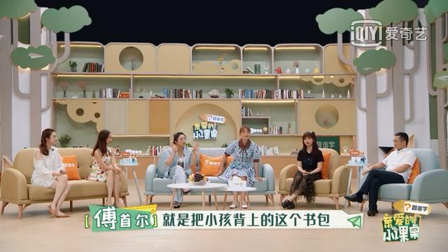 家长应该给孩子背书包吗,家长就应该帮孩子背书包