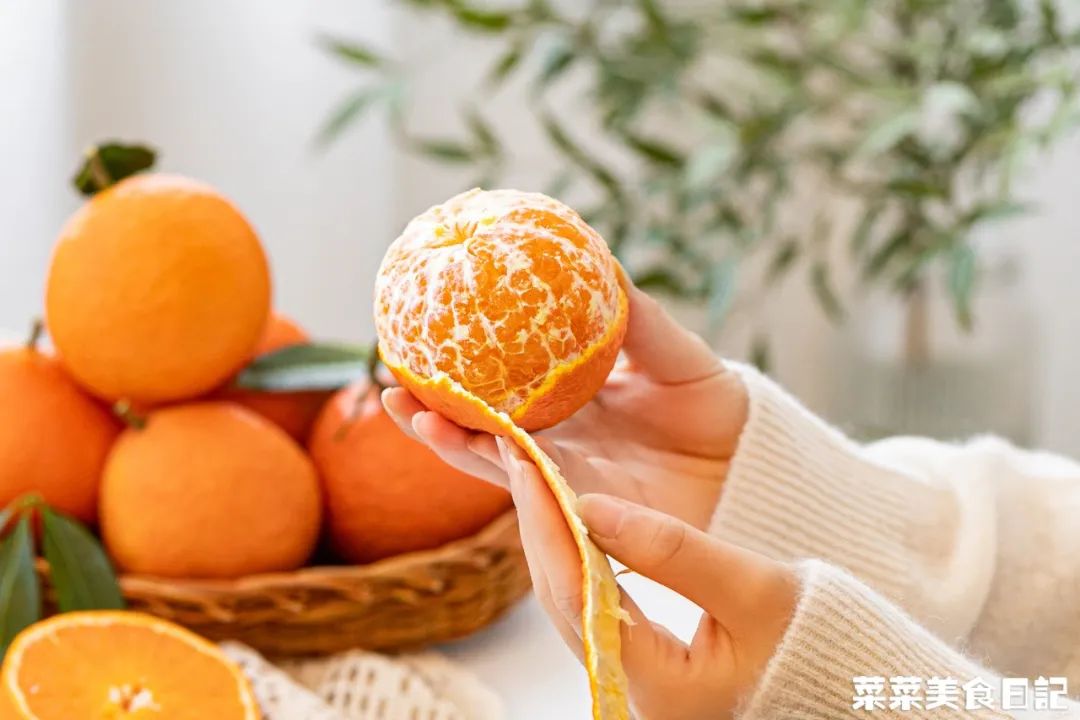 树上的草莓果冻,泰国水果树上结的果冻