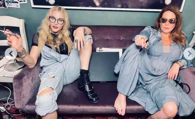 麦当娜最新秀身材照片,62岁麦当娜高调现身街头