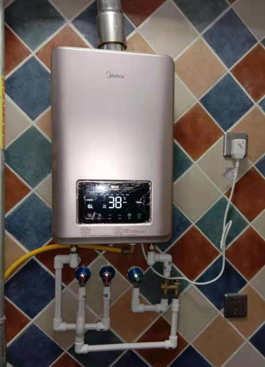 电热水器还是燃气热水器使用省钱,燃气热水器比电热水器有什么优点