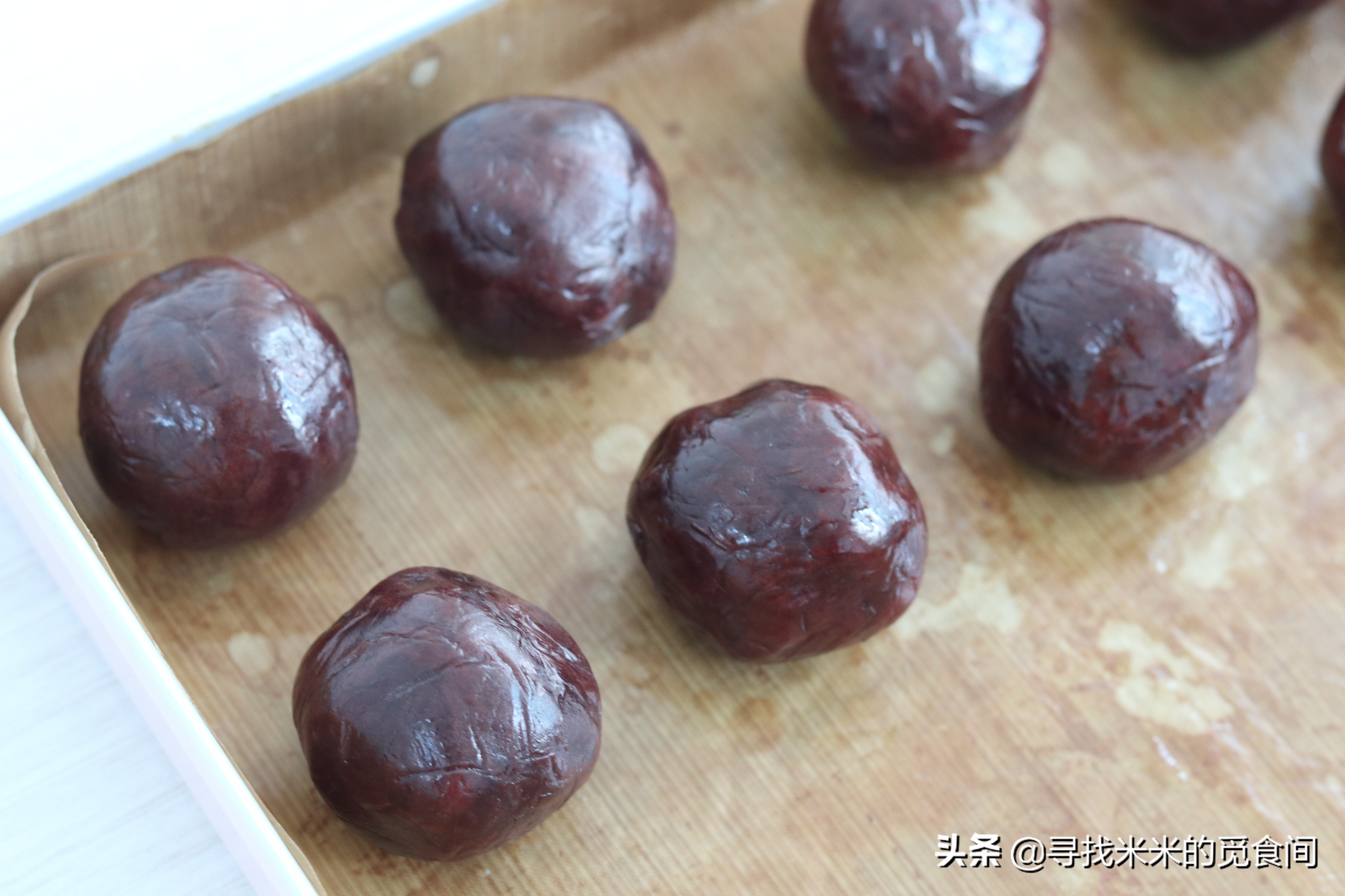 月饼不开裂的做法,如何不用模具做月饼好吃又简单