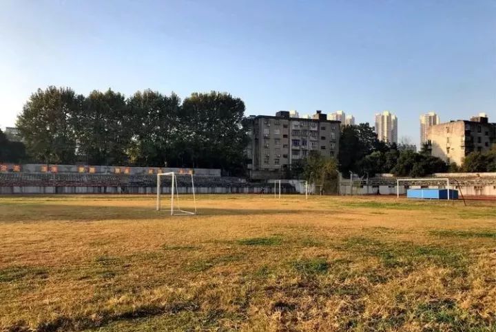 从镇江到镇江市体育中心怎么走,镇江老体育公园