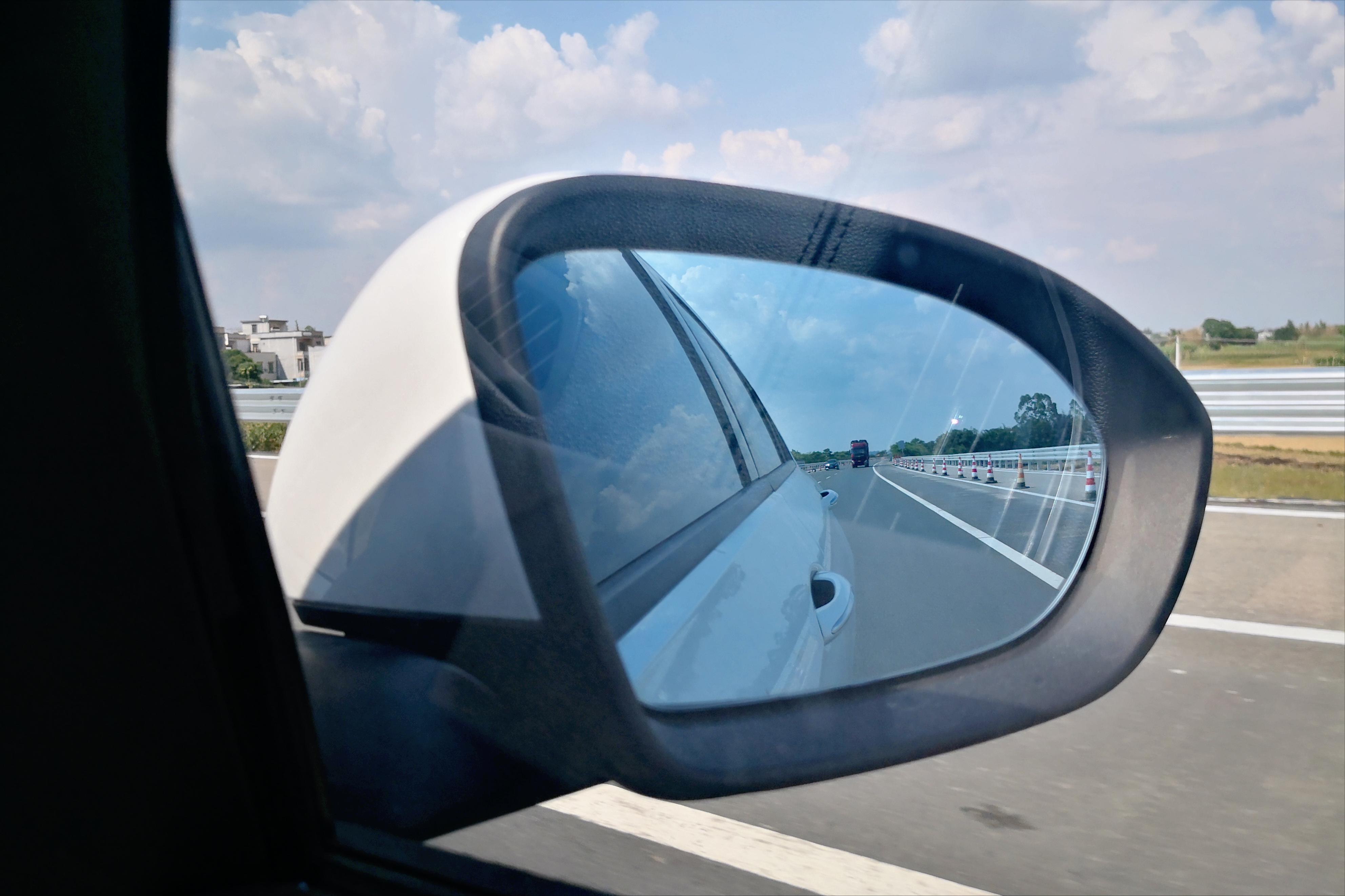 怎么样才能正确的踩刹车,刹车怎么踩又慢又平稳