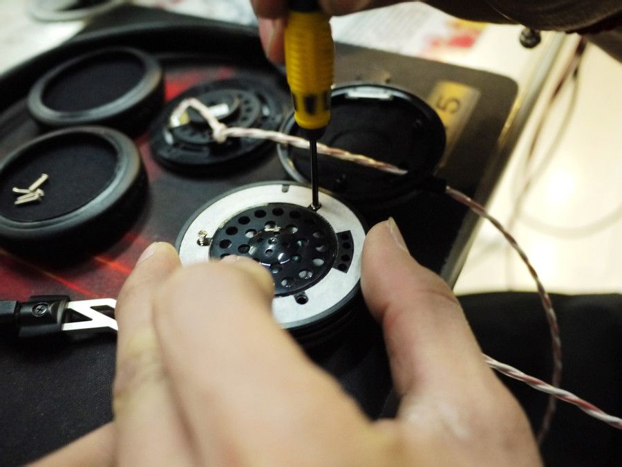 耳机的线怎么重新接,断线怎么接线不伤线