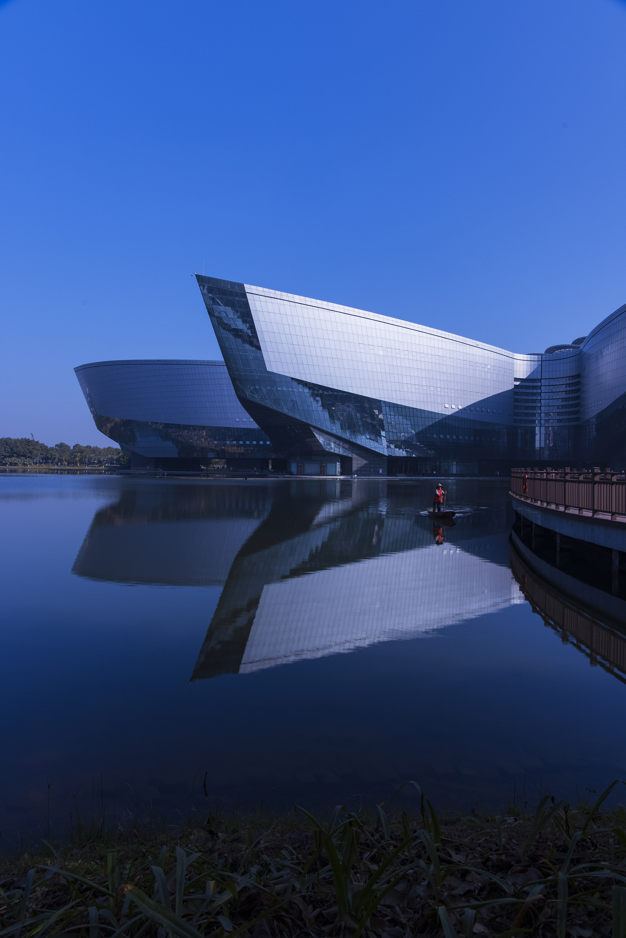 r5佳能24-70f2.8套机,佳能r5无反之战评测