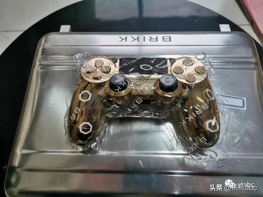 估价100游戏卡被拍卖炒到8700万 (游戏王青眼白龙拍卖8700万元)