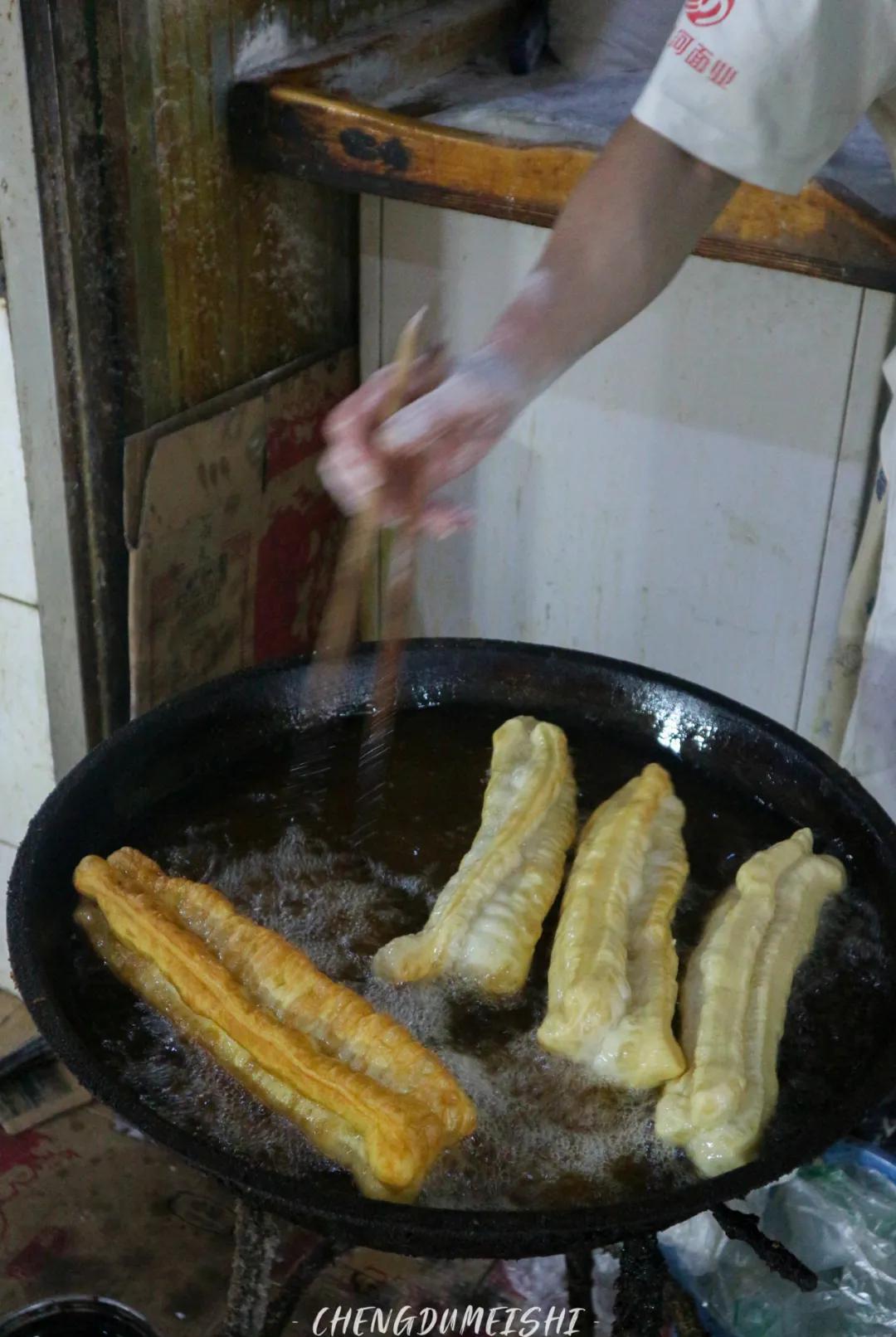 成都闹市区有家苍蝇馆子40平米,成都苍蝇馆子本地人推荐便宜好吃