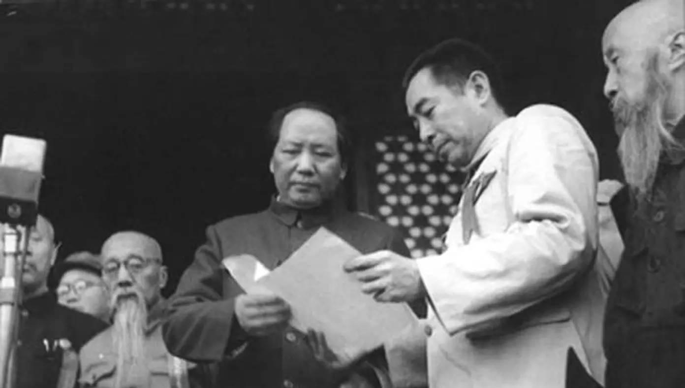 从毛主席的积极防御策略中，学习在被动的环境下积极的寻求主动