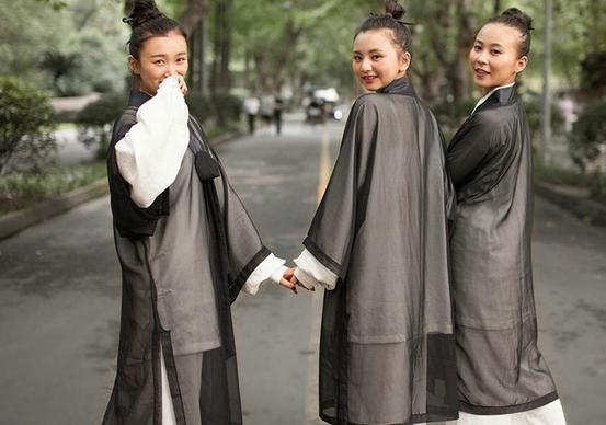 23岁道士王熹贞:宣告世人自己将羽化,近10万人围观,结局如何?