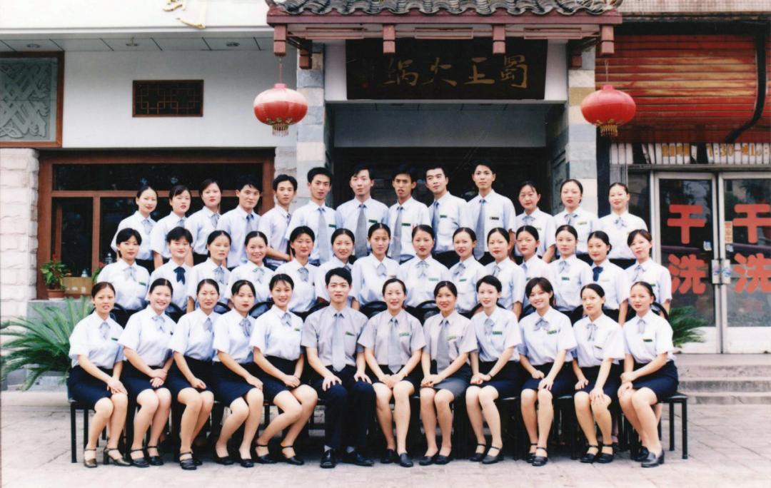 她干餐饮27年,从40平米小店到年入20亿,就凭这四点