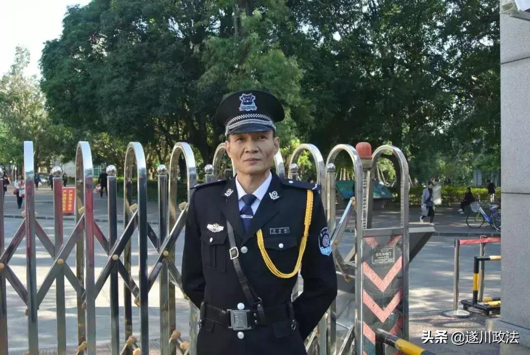 厦大51岁保安5年通过40多门考试,厦大保安考上厦大