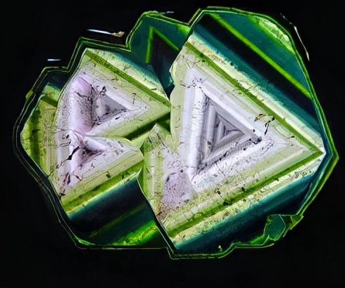 碧玺神奇,天然碧玺和琉璃碧玺