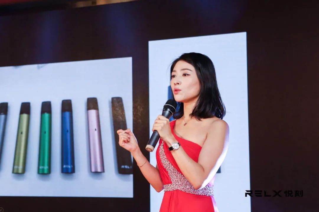 她凭什么三年做到3000亿市值,秒杀“泡泡玛特+完美日记”?