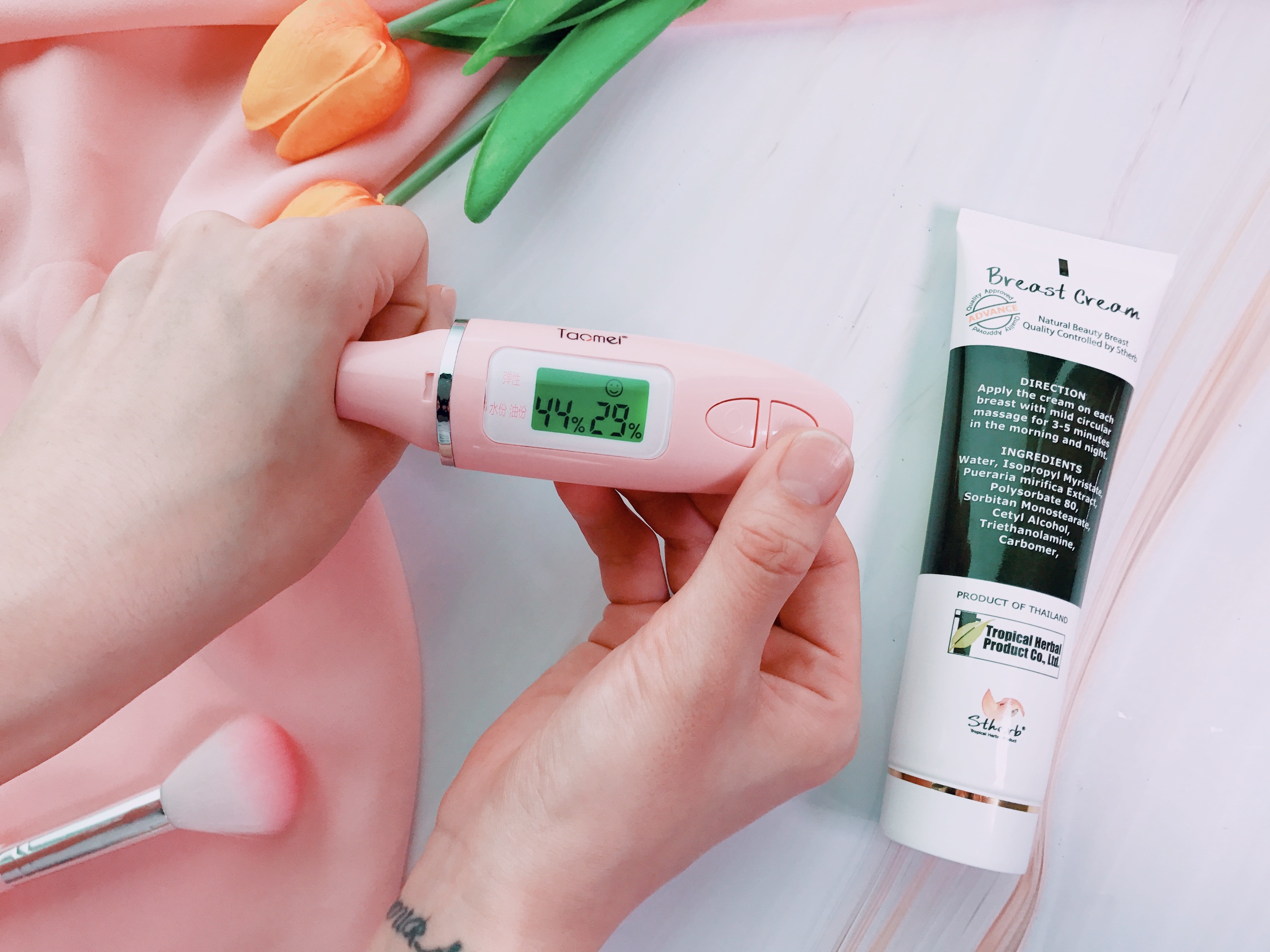 宝伊丰丰胸和圣荷丰胸哪个好,想要丰胸按什么穴位