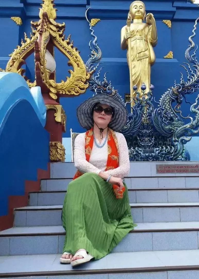 中国大妈拍照十大姿势抖音,中国大妈丝巾拍照姿势