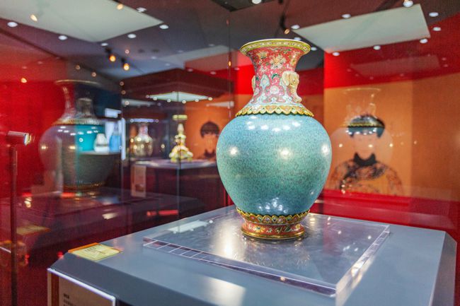 郎世宁画的后妃为什么长一样,郎世宁给乾隆和妃子画的油画肖像