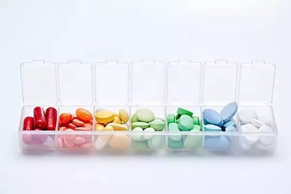 抗生素有副作用为啥感冒还要吃,抗生素药不能乱吃