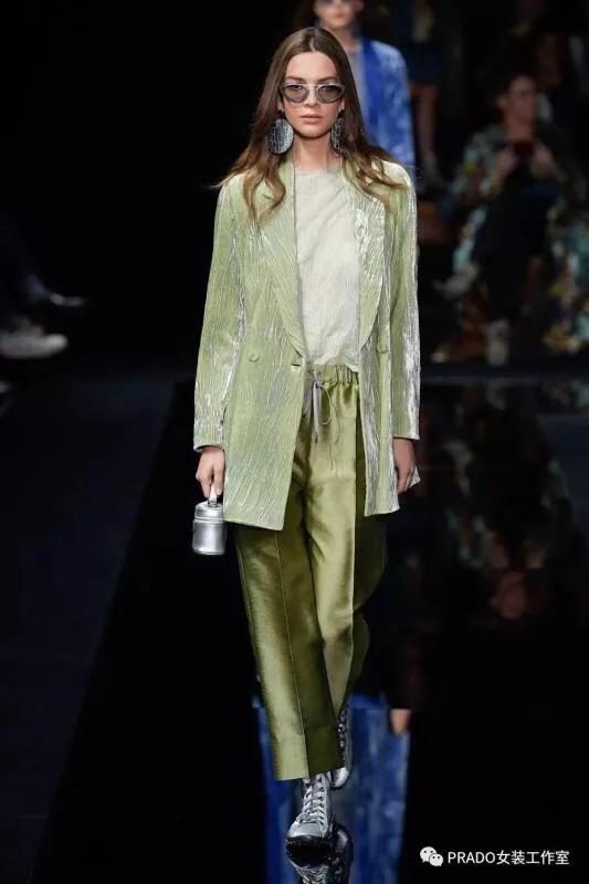 2021乔治阿玛尼春夏时装秀 (安普里奥·阿玛尼ar2500报价)