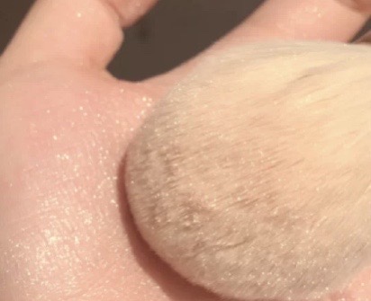 为什么一用散粉妆面就不亮,为什么散粉一上底妆就变得粗糙