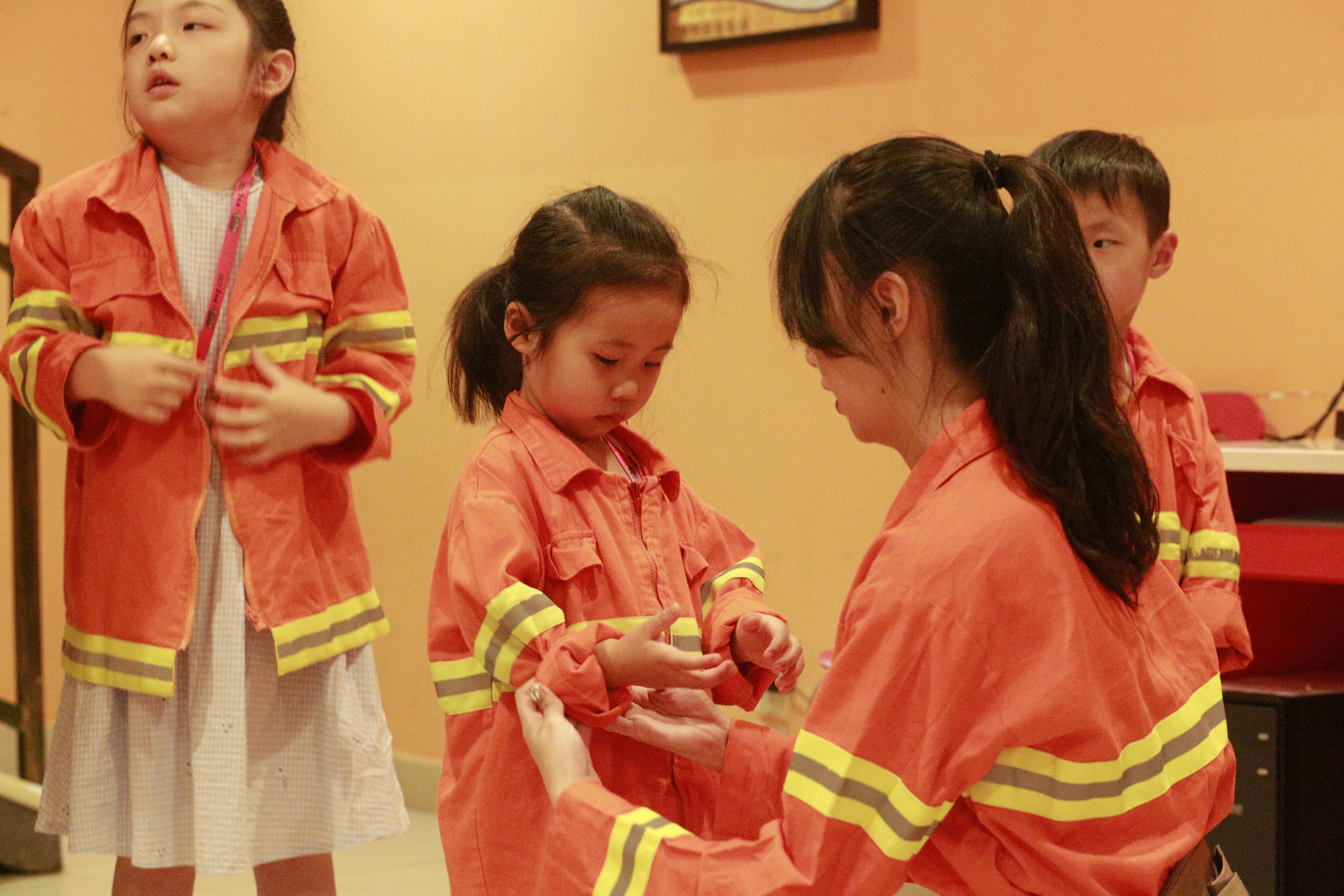 暑期狂欢--彤*妞小**第一次体验麦鲁小城，嗨翻喽