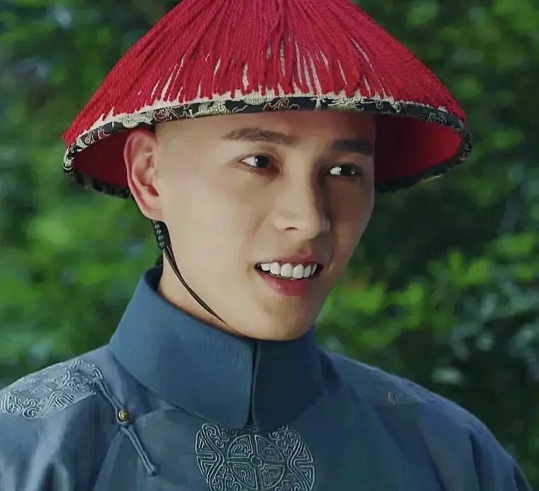 李佳琦牙齿是烤瓷牙吗,李佳琦以前和现在牙齿对比