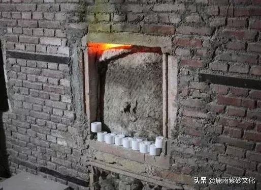 段泥紫砂壶变黑是怎么回事,段泥紫砂壶吐黑后还能用吗