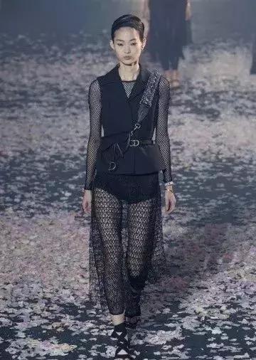 时装周旋转轮回走秀可太有意思了,盘点时装周走秀