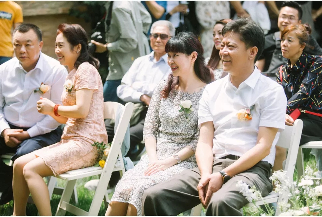 婚礼妈妈穿什么服装比较好看,婚礼上妈妈这样穿气场十足