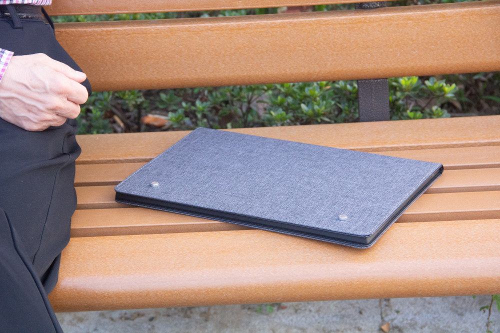 能给手机做成电脑的显示器,给手机配个显示器