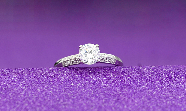 哪个品牌的钻戒每个款式独一无二,钻戒到底买什么品牌好