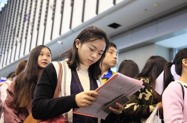 为什么每个软件都想着借钱给你,为什么所有软件都让你借钱