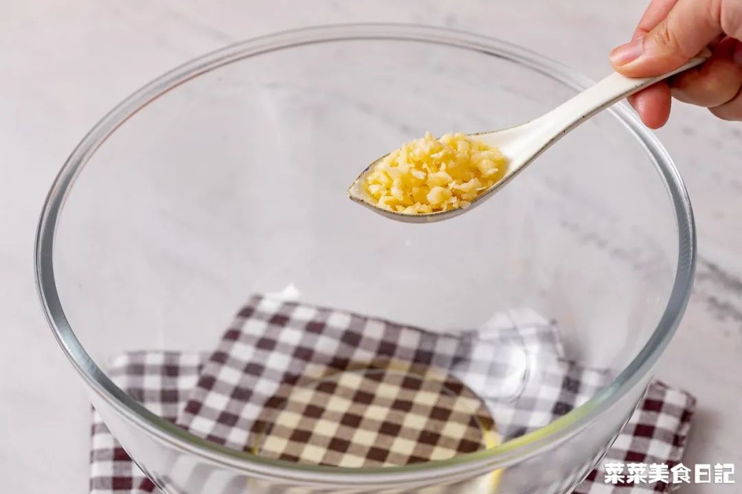 上班族午饭微波炉加热,微波炉解决一日三餐