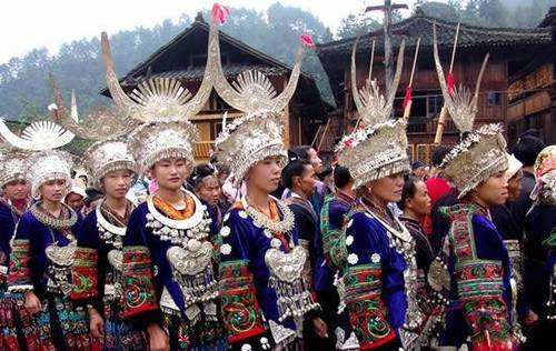 旅游是为了更好工作,看似游山玩水实则努力工作