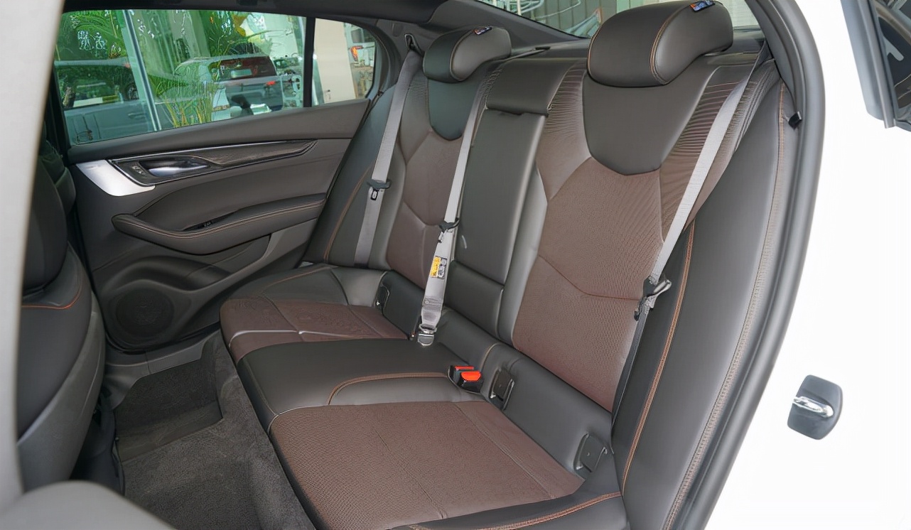 凯迪拉克2014款xts豪华版真实油耗,凯迪拉克显示油耗20个