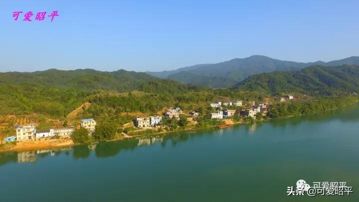 昭平县桂江东岸公路视频,贺州昭平道路建设