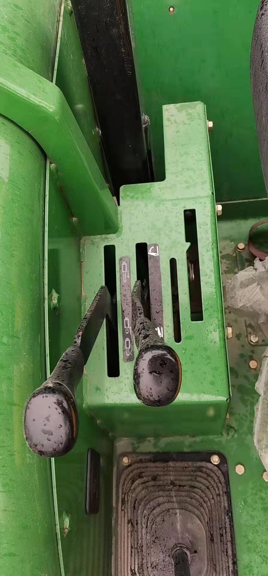 这台拖拉机值不值49万,为什么万年红拖拉机那么便宜