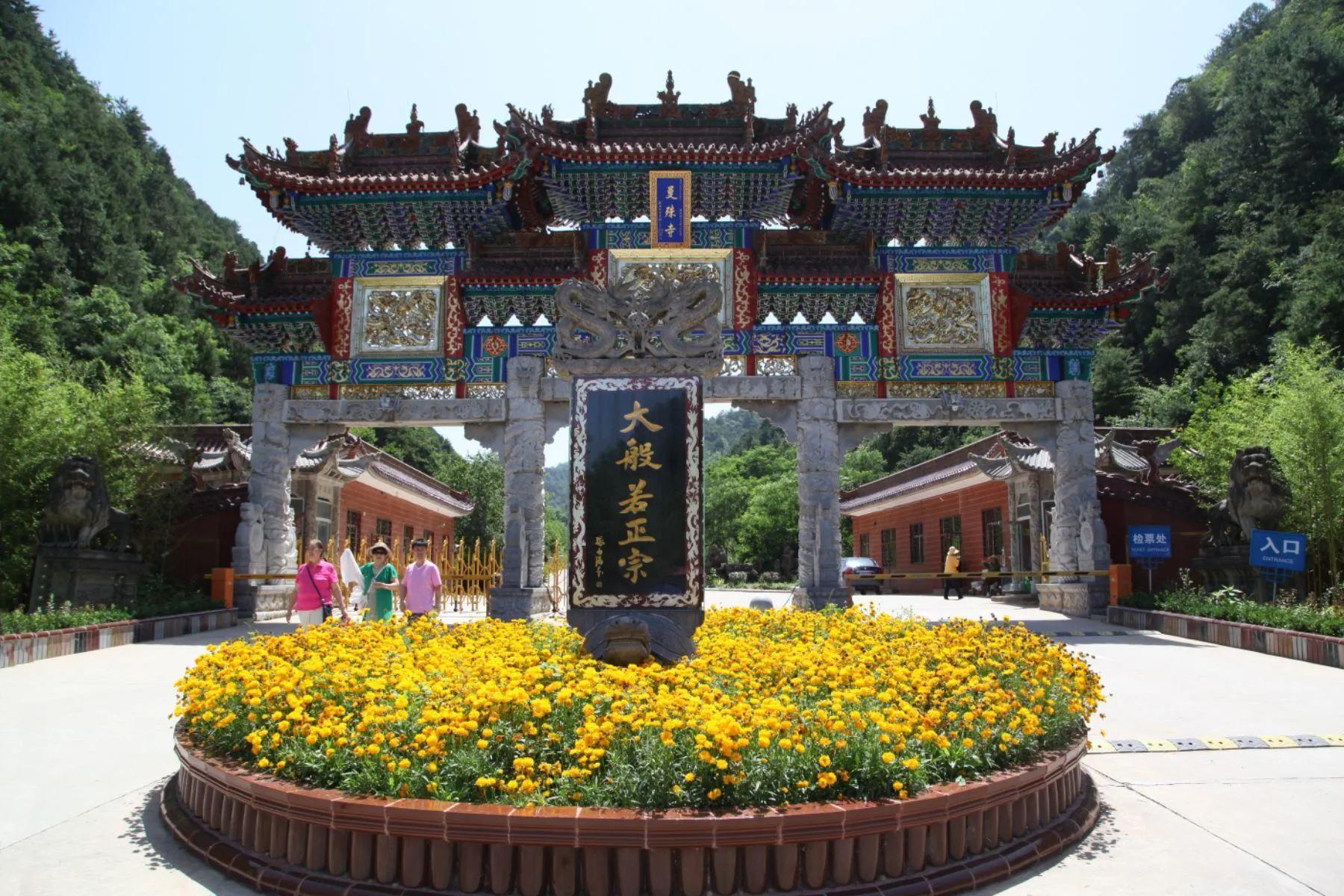 实拍甘肃天水最有名的寺庙净土寺,游客甘肃天水净土寺曼殊寺