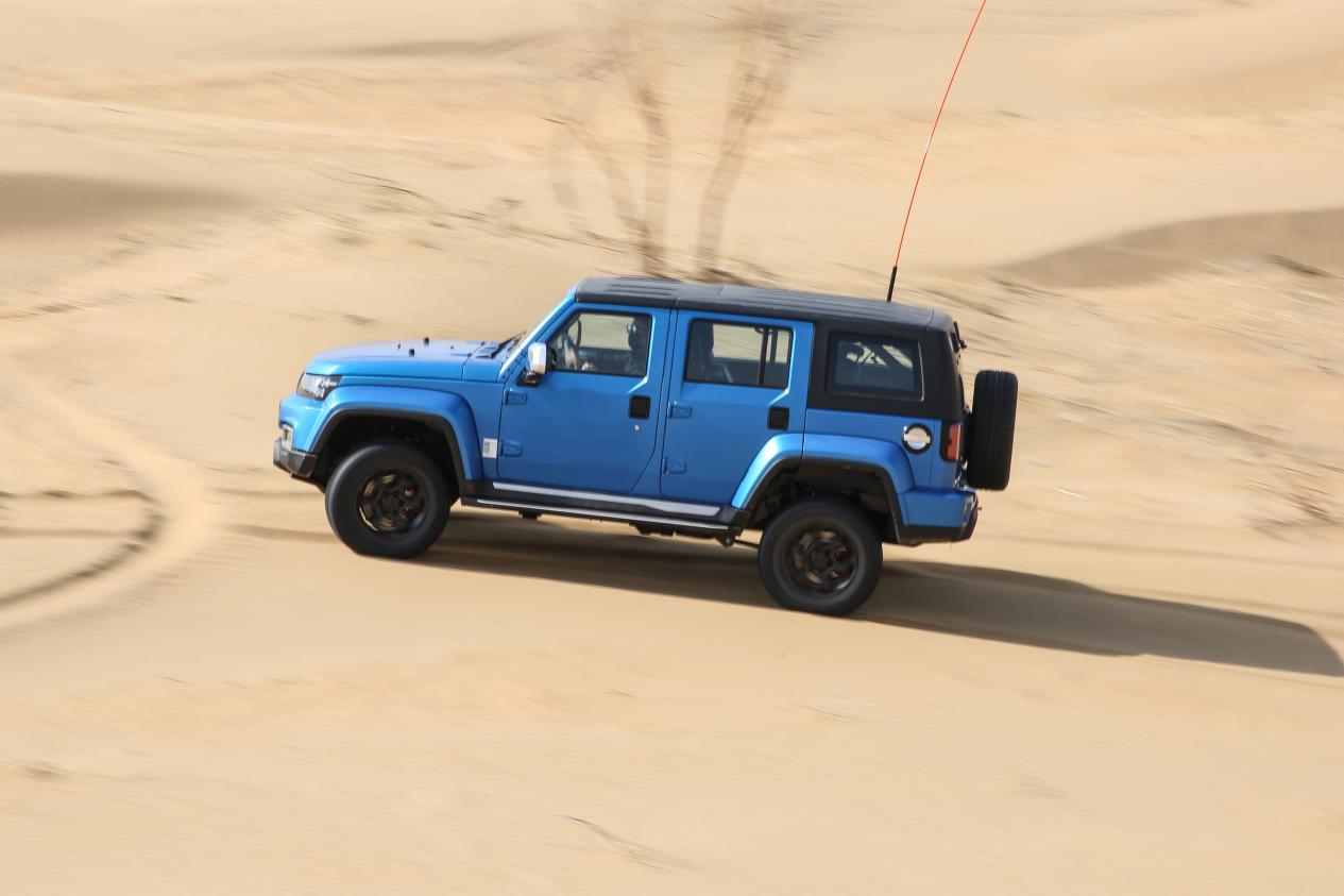 bj40刀锋英雄柴油版黑武士试驾,21款bj40柴油刀锋英雄版驾驶感受