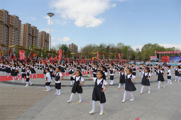 平庄城区街道第八届风筝文化旅游节隆重开幕